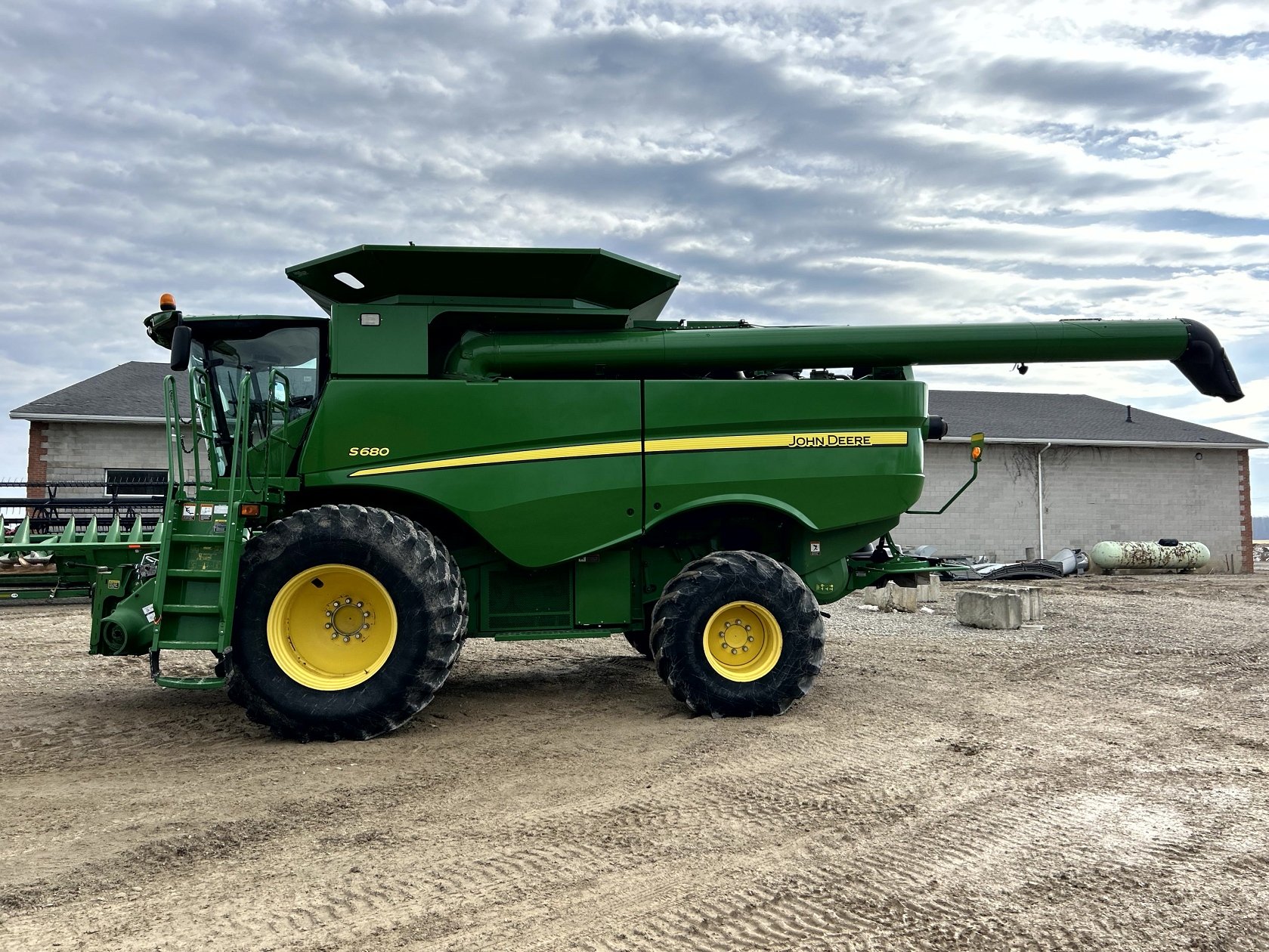 2013 JOHN DEERE S680